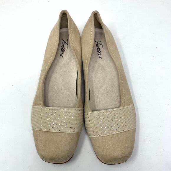 Trotters Women's Sz 9.5 Beige Flat Shoes Slip-On With Rhinestone Cap Toe Comfort - Picture 3 of 6